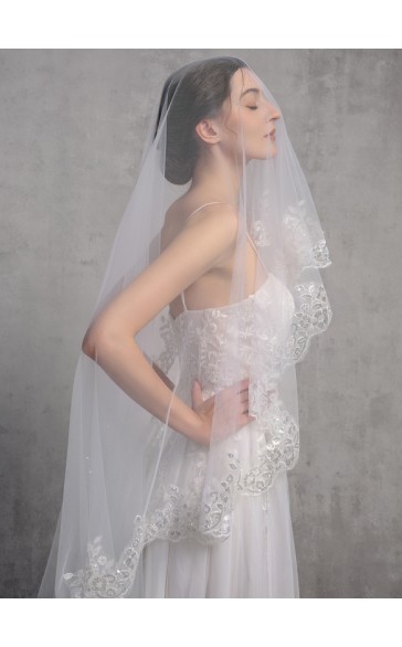 One-tier Lace Applique Edge Cathedral Bridal Veils With Lace