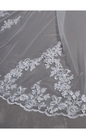 One-tier Lace Applique Edge Chapel Bridal Veils With Lace