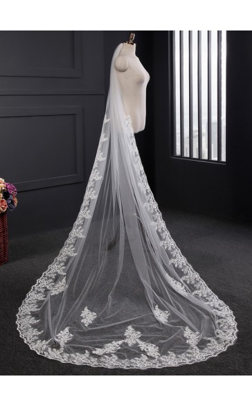 One-tier Lace Applique Edge Chapel Bridal Veils With Lace