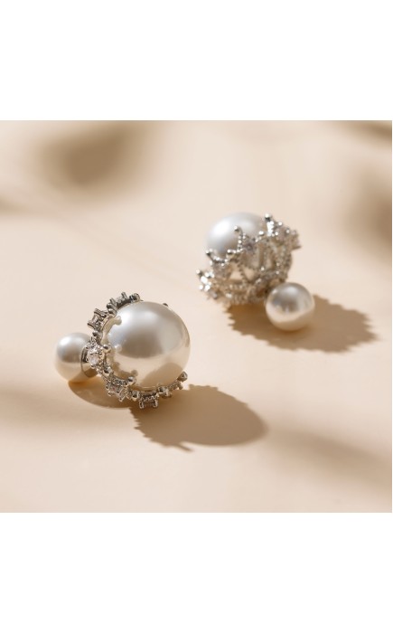 Ladies' Exquisite Alloy With Irregular Rhinestone Earrings