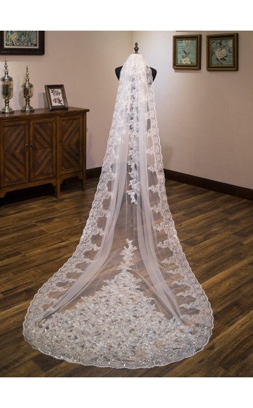 One-tier Lace Applique Edge Chapel Bridal Veils With Lace