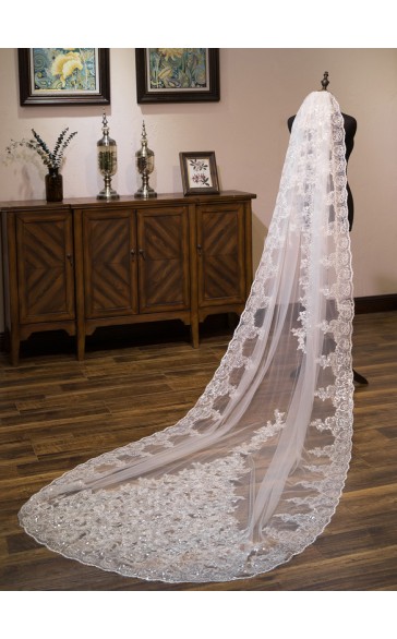 One-tier Lace Applique Edge Chapel Bridal Veils With Lace