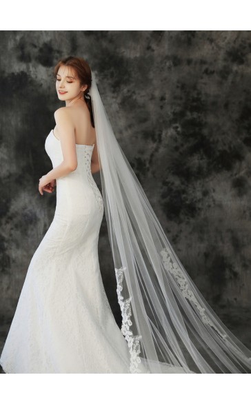 One-tier Lace Applique Edge Chapel Bridal Veils With Lace