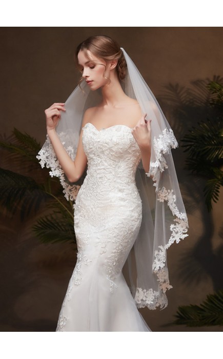 Two-tier Lace Applique Edge Fingertip Bridal Veils With Lace