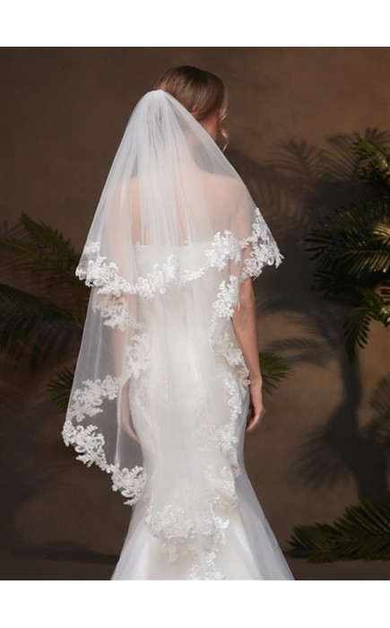 Two-tier Lace Applique Edge Fingertip Bridal Veils With Lace