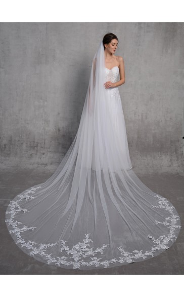 One-tier Lace Applique Edge Cathedral Bridal Veils With Lace