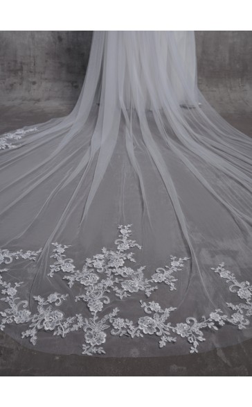 One-tier Lace Applique Edge Cathedral Bridal Veils With Lace