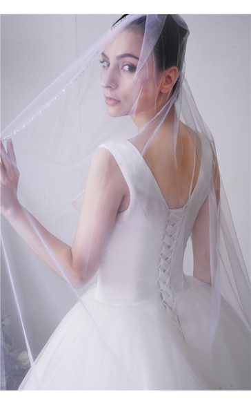 One-tier Beaded Edge Chapel Bridal Veils With Rhinestones