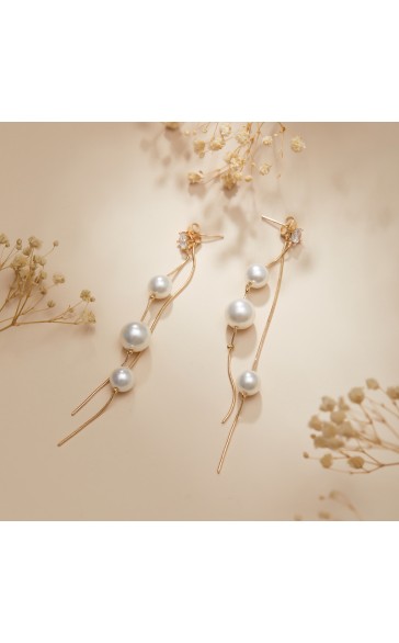 Ladies' Elegant Alloy With Irregular Pearl Earrings