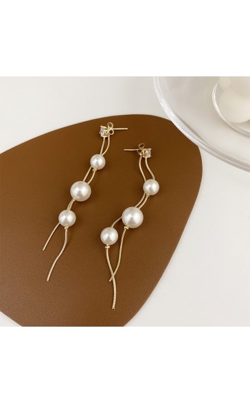 Ladies' Elegant Alloy With Irregular Pearl Earrings