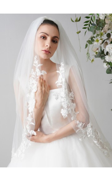 Two-tier Lace Applique Edge Fingertip Bridal Veils With Lace