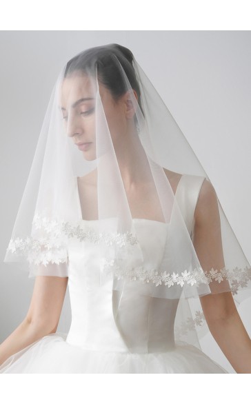 Two-tier Lace Applique Edge Fingertip Bridal Veils With Lace