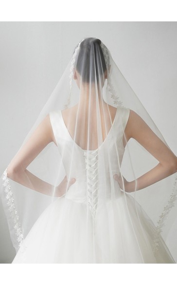 Two-tier Lace Applique Edge Fingertip Bridal Veils With Lace