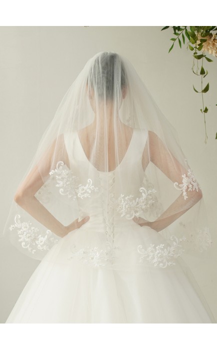 Two-tier Cut Edge Fingertip Bridal Veils With Lace