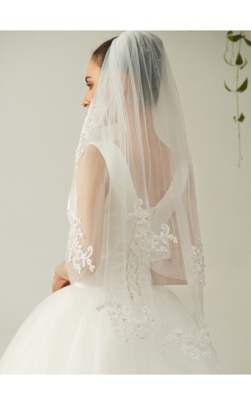 Two-tier Cut Edge Fingertip Bridal Veils With Lace