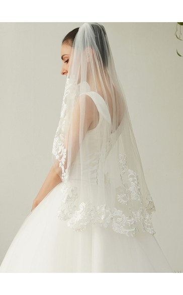 One-tier Lace Applique Edge Fingertip Bridal Veils With Lace