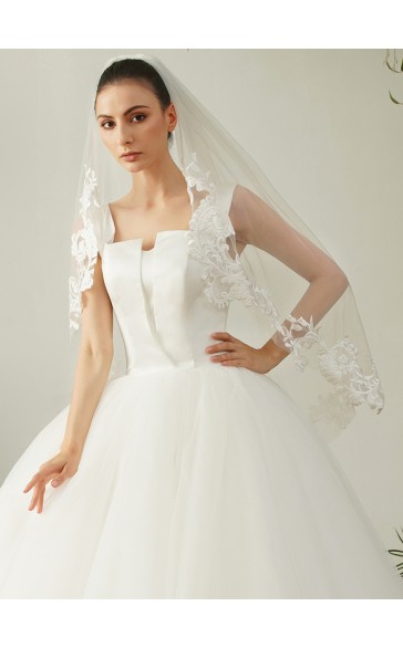 One-tier Lace Applique Edge Fingertip Bridal Veils With Lace