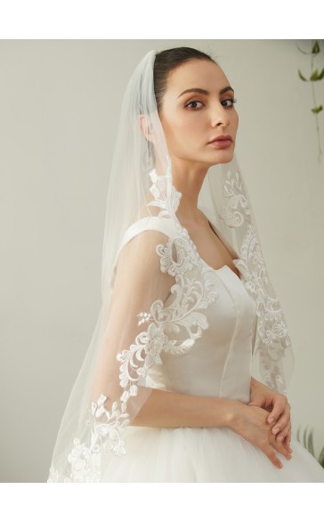 One-tier Lace Applique Edge Fingertip Bridal Veils With Lace