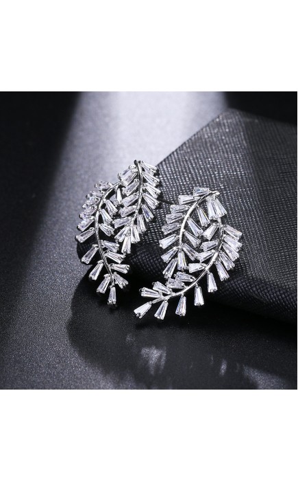 Ladies'/Couples' Elegant/Beautiful/Fashionable/Classic/Simple Alloy With Irregular Cubic Zirconia Earrings