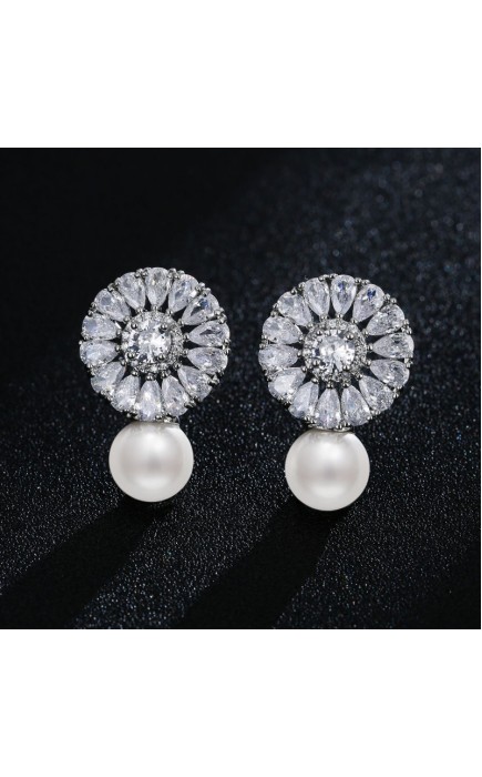 Ladies' Elegant/Beautiful/Classic/Pretty/Attractive Alloy With Round Pearl/Rhinestone Earrings