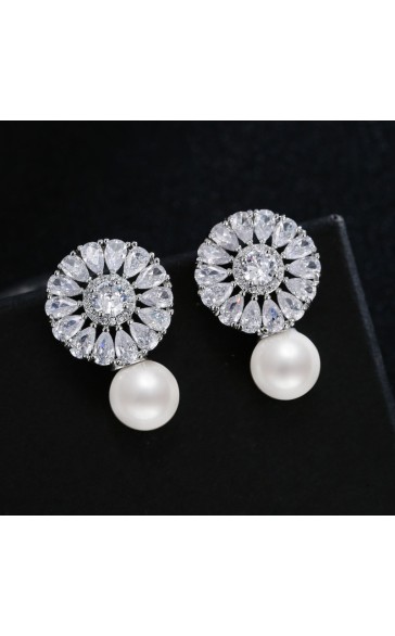 Ladies' Elegant/Beautiful/Classic/Pretty/Attractive Alloy With Round Pearl/Rhinestone Earrings