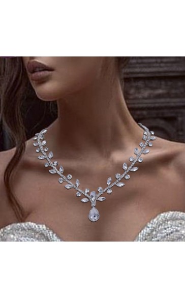 Elegant/Beautiful Alloy With Round Rhinestone Necklaces