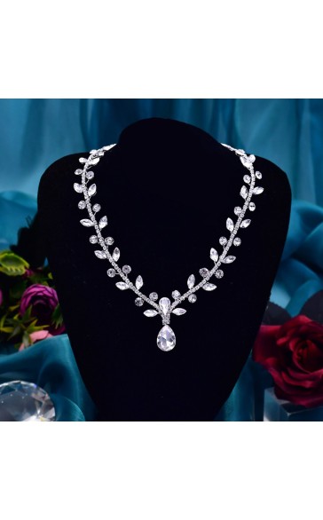 Elegant/Beautiful Alloy With Round Rhinestone Necklaces