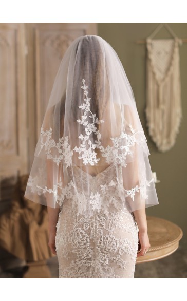 Two-tier Cut Edge Fingertip Bridal Veils With Lace