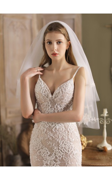 Two-tier Cut Edge Fingertip Bridal Veils With Lace