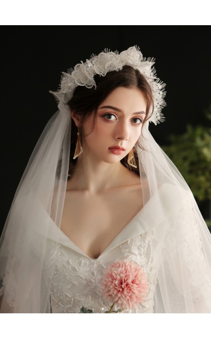 One-tier Cut Edge Fingertip Bridal Veils With Lace