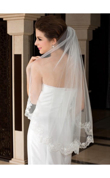 One-tier Lace Applique Edge Fingertip Bridal Veils With Lace